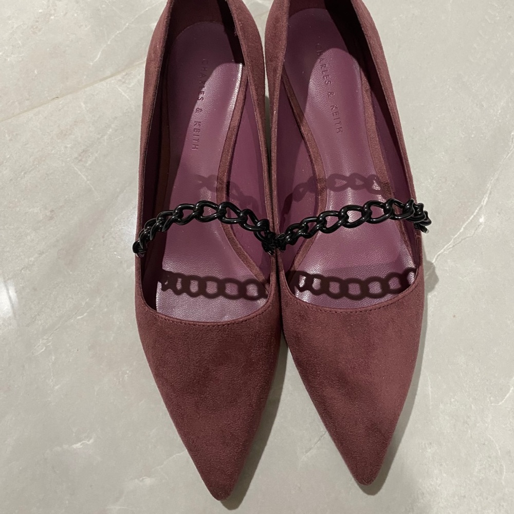 Charles & keith burgundy pump
